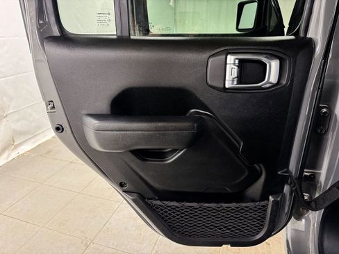 Used 2022 Jeep Wrangler Unlimited Sport image 14