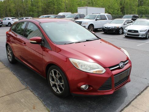 Used 2014 Ford Focus SE w/ Equipment Group 201A image 2