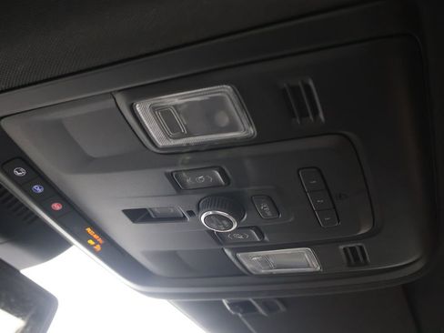 Used 2024 Chevrolet Suburban Premier AWD/4WD image 33