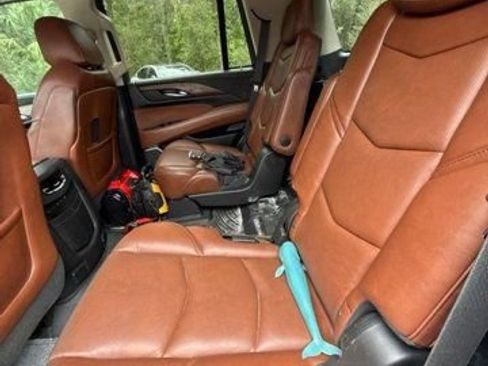 Used 2019 Cadillac Escalade Premium Luxury AWD/4WD image 17