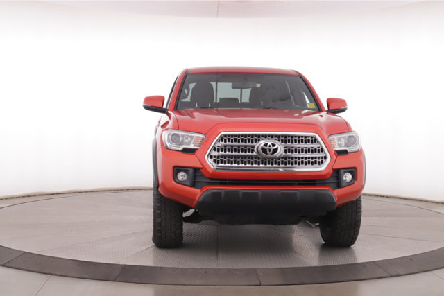 Used 2017 Toyota Tacoma TRD Off-Road w/ Premium & Technology Package AWD/4WD image 12