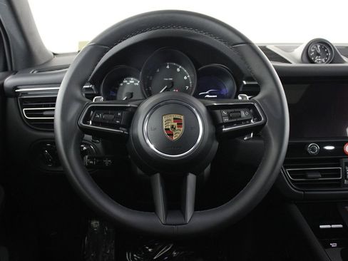 Certified 2026 Porsche Macan AWD/4WD image 12