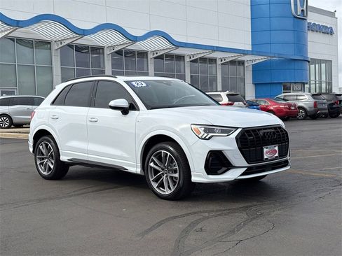 Used 2023 Audi Q3 2.0T Premium Plus w/ Premium Plus Package image 3