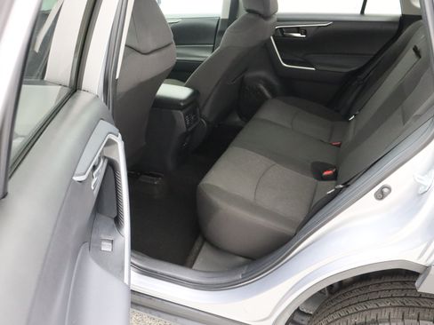 Used 2025 Toyota RAV4 XLE FWD image 28