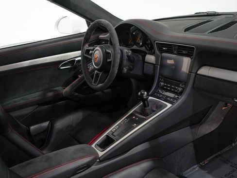 Used 2018 Porsche 911 GT3 RWD image 17