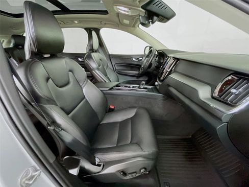 Used 2024 Volvo XC60 B5 Core image 31