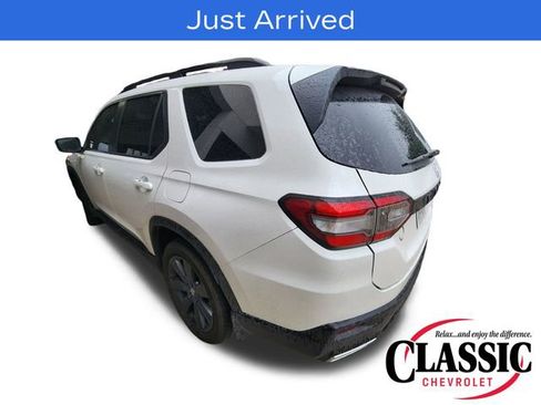 Used 2025 Honda Pilot Sport image 4