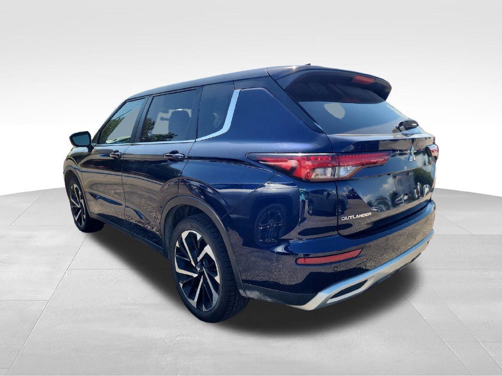 Used 2024 Mitsubishi Outlander SE AWD/4WD image 3