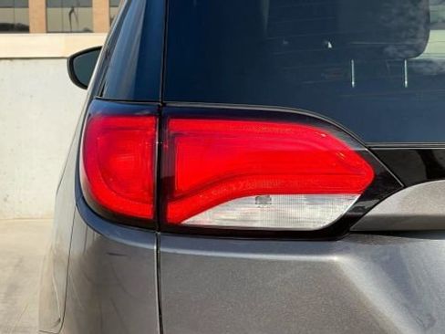 Used 2020 Chrysler Voyager Lxi image 53