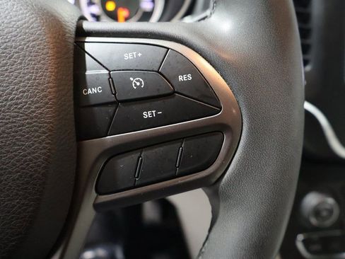 Used 2022 Jeep Cherokee Latitude Lux w/ Mopar Interior Package image 38