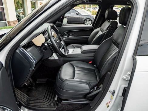 Certified 2025 Land Rover Range Rover SE image 14