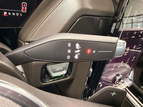 Used 2025 GMC Yukon XL AT4 w/ AT4 Premium Package image 32