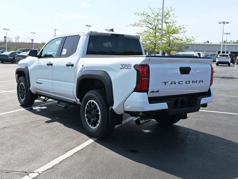 New 2026 Toyota Tacoma TRD Off-Road AWD/4WD image 5