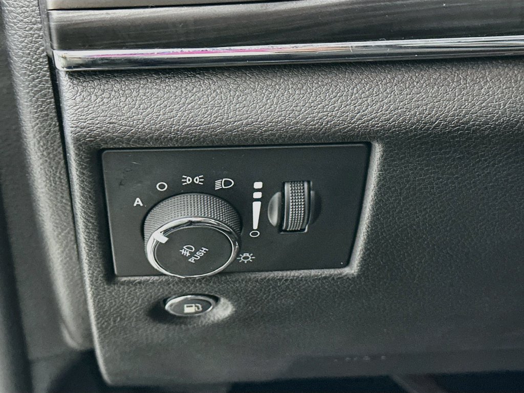 Certified 2019 Jeep Grand Cherokee Limited AWD/4WD image 16