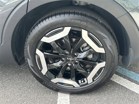 Used 2024 Kia Telluride EX w/ EX Captain's Chair Package image 14