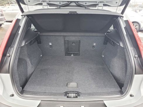 Used 2025 Volvo XC40 B5 Core image 36