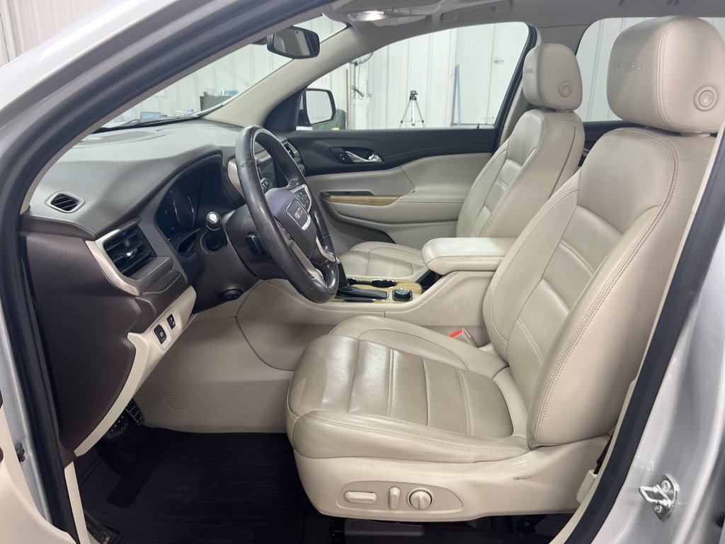 Used 2019 GMC Acadia Denali w/ Technology Package FWD image 21