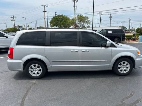 Used 2012 Chrysler Town & Country Touring w/ Entertainment Group #1 FWD image 5