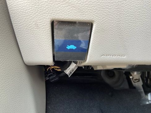 Used 2023 Chrysler Pacifica Touring-L FWD image 43
