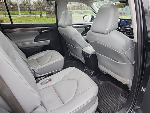 Used 2021 Toyota Highlander Platinum image 52