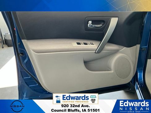 Used 2009 Nissan Rogue SL w/ Moonroof Pkg AWD/4WD image 16