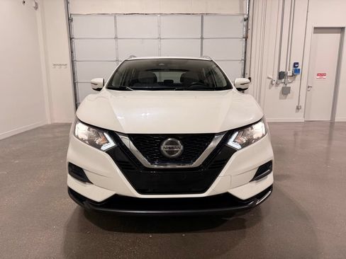 Used 2020 Nissan Rogue Sport SV FWD image 2