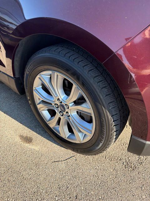 Used 2021 Ford Edge Titanium AWD/4WD image 12