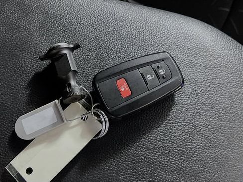 New 2025 Toyota RAV4 XLE image 33