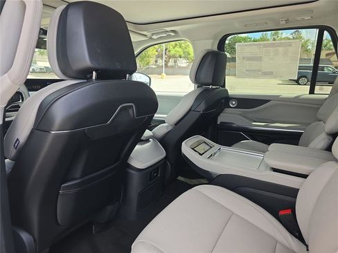 New 2026 Lincoln Navigator Reserve w/ Jet Appearance Package image 11