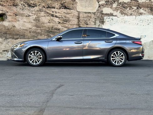 Used 2022 Lexus ES 300h w/ Accessory Package 2 image 7