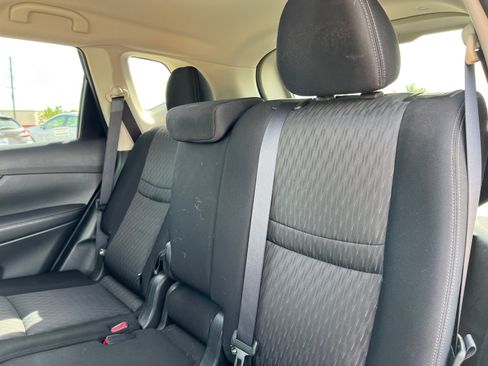 Used 2017 Nissan Rogue SV AWD/4WD image 16