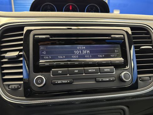 Used 2013 Volkswagen Beetle 2.0T image 16