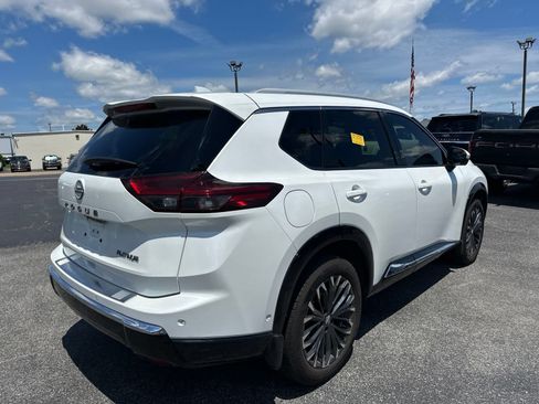 Used 2024 Nissan Rogue Platinum w/ Platinum Premium Package FWD image 3