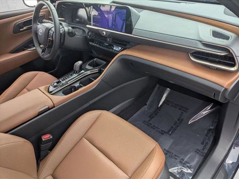 Certified 2025 Toyota Crown Signia w/ Advanced Technology Package AWD/4WD image 20