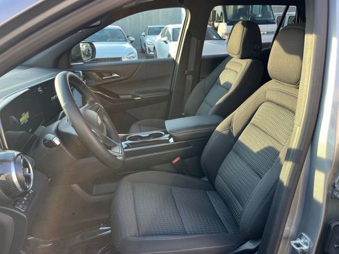 Used 2025 Chevrolet Equinox LT image 35