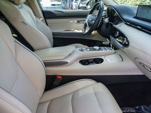 Used 2023 Genesis GV70 2.5T w/ Advanced Package AWD/4WD image 17