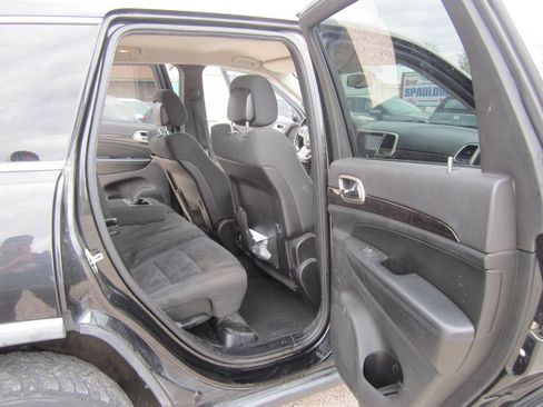 Used 2012 Jeep Grand Cherokee Laredo w/ Laredo E Group image 12