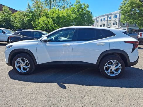 Certified 2024 Chevrolet Trax LS w/ LS Convenience Package FWD image 4
