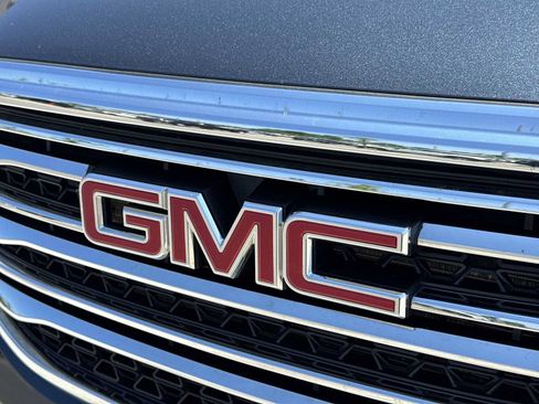 Used 2019 GMC Acadia SLE w/ LPO, Floor Liner Package FWD image 9