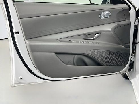 Used 2024 Hyundai Elantra SE FWD image 17