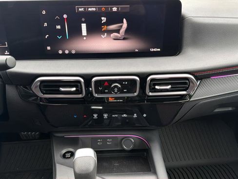 New 2026 Nissan Sentra SR w/ Floor Mat Package FWD image 8
