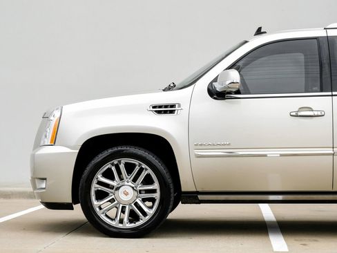 Used 2013 Cadillac Escalade Platinum image 9
