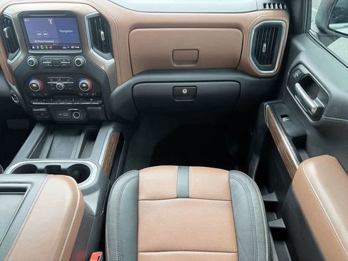 Used 2019 Chevrolet Silverado 1500 High Country w/ Technology Package AWD/4WD image 13