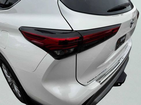 Used 2021 Toyota Highlander Platinum image 10