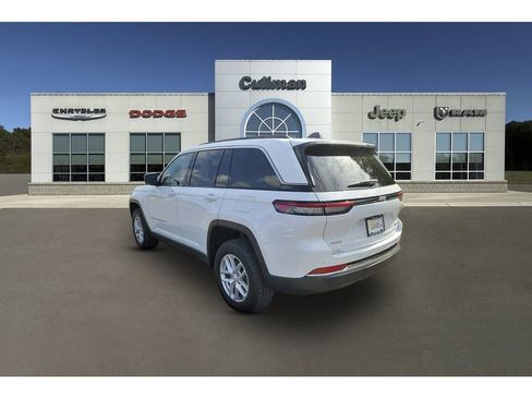 Used 2025 Jeep Grand Cherokee Laredo X AWD/4WD image 5