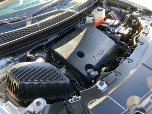 Used 2022 Chevrolet Traverse LT image 45