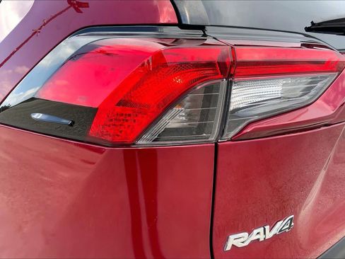 Used 2021 Toyota RAV4 LE FWD image 28
