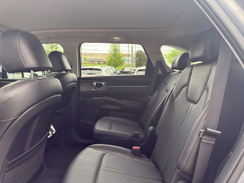 Used 2023 Kia Sorento SX AWD/4WD image 10