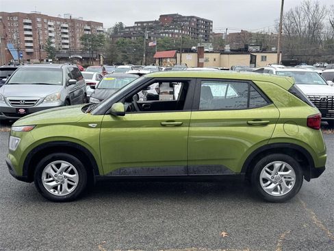 Certified 2022 Hyundai Venue SE image 7