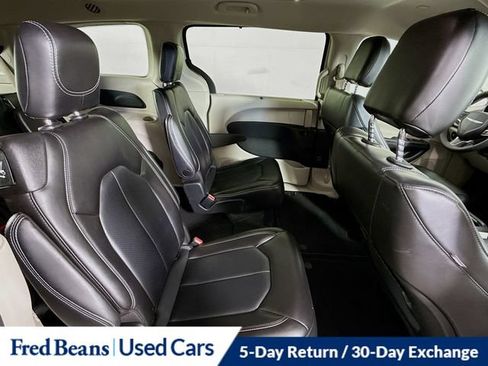 Used 2023 Chrysler Pacifica Touring-L FWD image 33